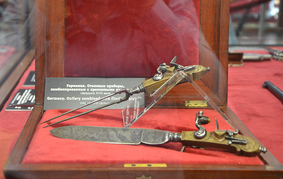 Столовые приборы - пистолеты Столовые приборы - пистолеты