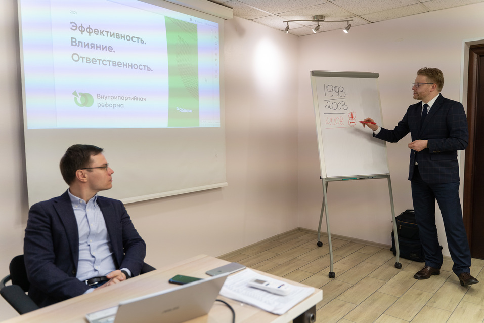 Николай Рыбаков на встрече с соратниками Николай Рыбаков на встрече с соратниками