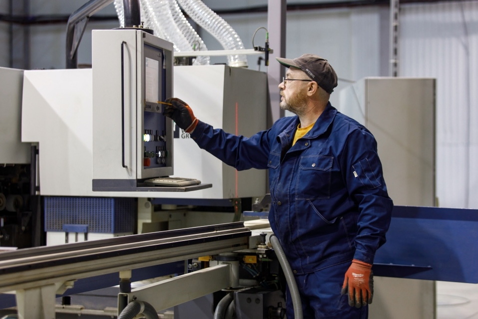 Новосибирский застройщик запустил производство дерево-алюминиевых окон  3 Новосибирский застройщик запустил производство дерево-алюминиевых окон  3