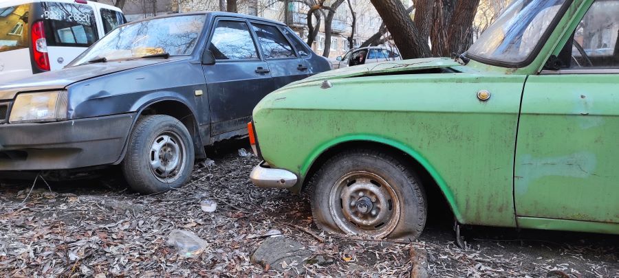 Машины во дворах Машины во дворах