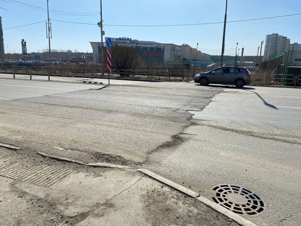 Широкие трещины и серьезные дефекты на годовалых дорогах: подрядчикам вынесены предписания 2 Широкие трещины и серьезные дефекты на годовалых дорогах: подрядчикам вынесены предписания 2