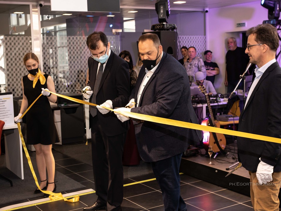 Renault Россия запустила в Новосибирске дилерский центр в новой концепции 2 Renault Россия запустила в Новосибирске дилерский центр в новой концепции 2