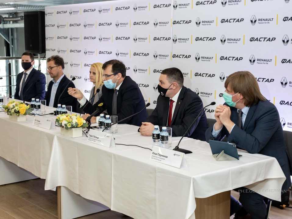 Renault Россия запустила в Новосибирске дилерский центр в новой концепции 1 Renault Россия запустила в Новосибирске дилерский центр в новой концепции 1