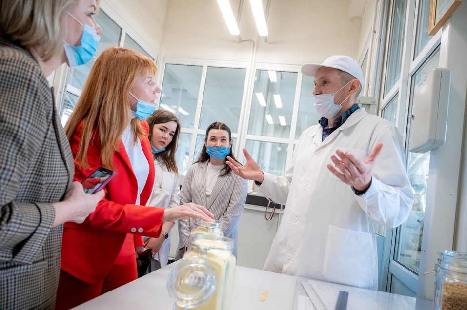 «Мы ведем политику гостеприимства»: MAKFA двадцать лет проводит экскурсии на предприятии 1 «Мы ведем политику гостеприимства»: MAKFA двадцать лет проводит экскурсии на предприятии 1