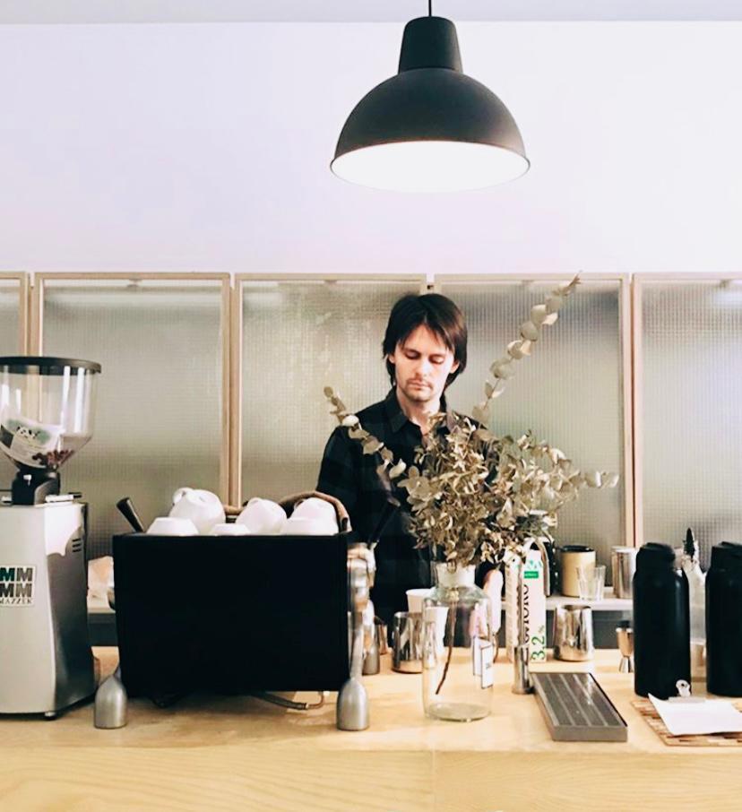 «Капитан-антимаркетинг»: как музыкант из Екатеринбурга открыл кофейню в Петербурге 1 «Капитан-антимаркетинг»: как музыкант из Екатеринбурга открыл кофейню в Петербурге 1