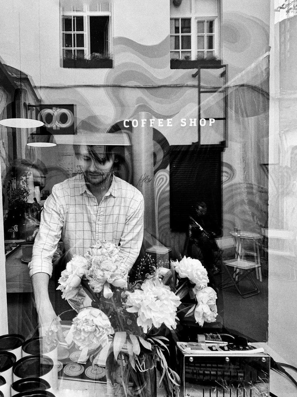 «Капитан-антимаркетинг»: как музыкант из Екатеринбурга открыл кофейню в Петербурге 2 «Капитан-антимаркетинг»: как музыкант из Екатеринбурга открыл кофейню в Петербурге 2