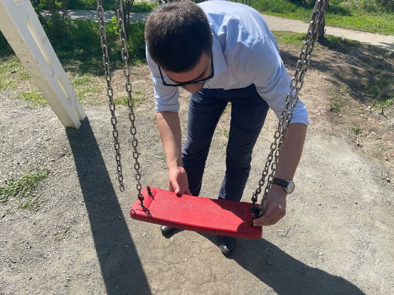 Плитка треснула и повсюд строительный мусор: челябинский сквер после благоустройства 1 Плитка треснула и повсюд строительный мусор: челябинский сквер после благоустройства 1