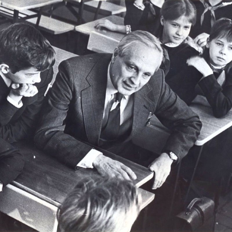 Как открыть школу математики в честь деда-академика и полностью ее перестроить 1 Как открыть школу математики в честь деда-академика и полностью ее перестроить 1