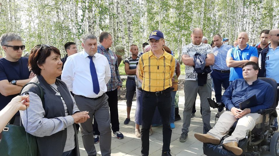 «Набросились на инвалида-колясочника»: инспекция сквера возле «Трактора» перешла в скандал 1 «Набросились на инвалида-колясочника»: инспекция сквера возле «Трактора» перешла в скандал 1