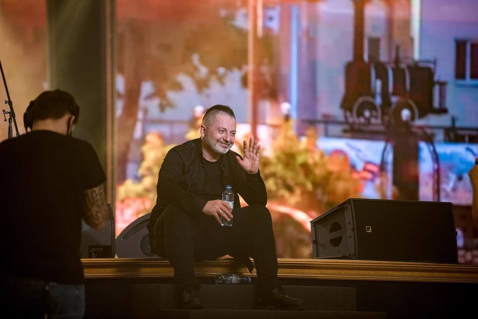 Вадим Самойлов во время выступления. Фото: официальный сайт артиста Вадим Самойлов во время выступления. Фото: официальный сайт артиста