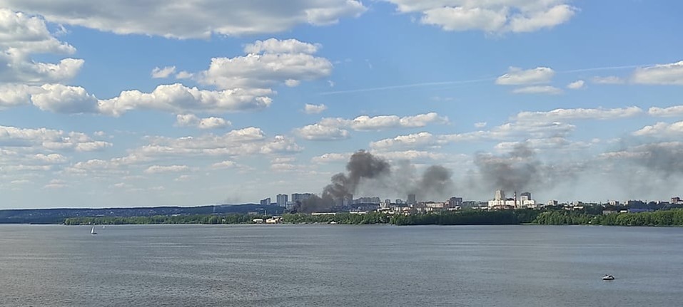 Пожар на Сортировке. Фото: DK.RU Пожар на Сортировке. Фото: DK.RU