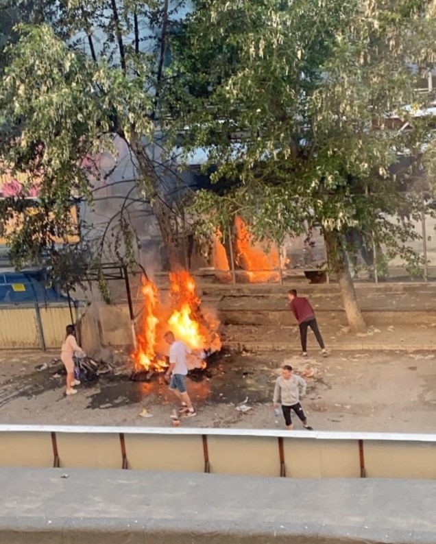 Пожар на Белинского. Фото: Е1 Пожар на Белинского. Фото: Е1