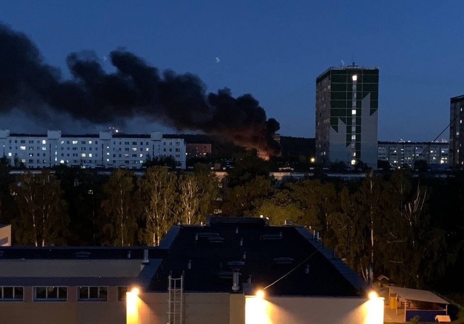 Пожар на улице Онуфриева. Фото: Е1 Пожар на улице Онуфриева. Фото: Е1