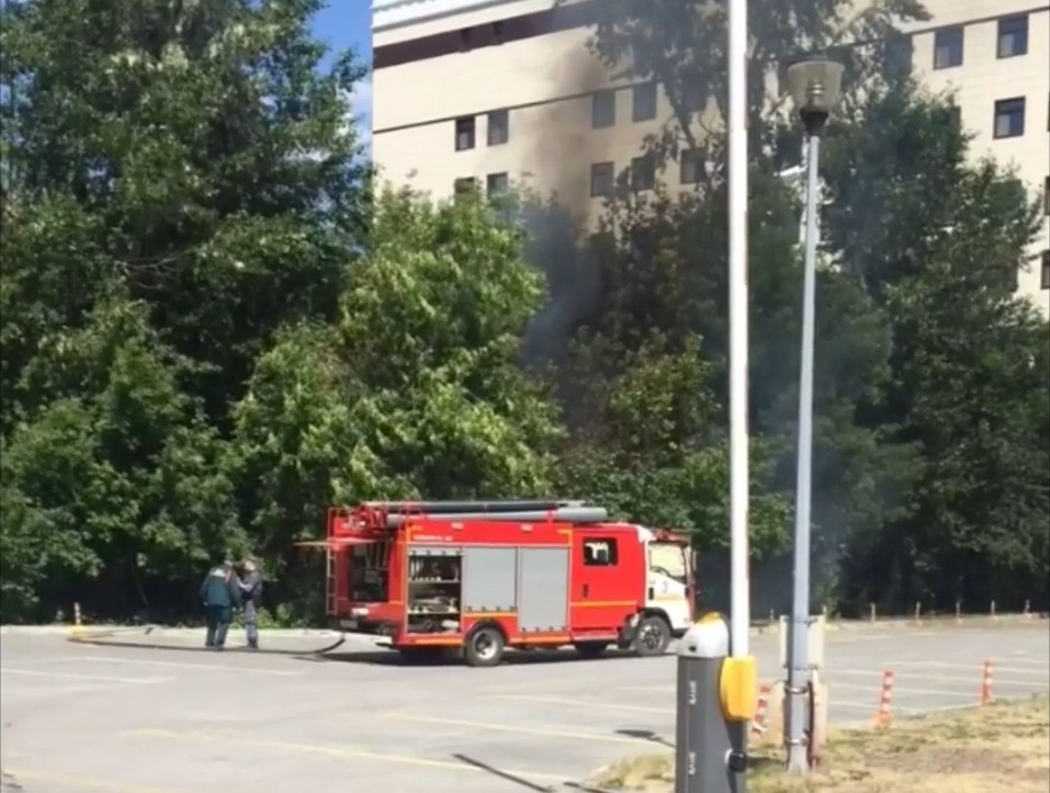 Пожар на Большакова. Фото очевидца Пожар на Большакова. Фото очевидца