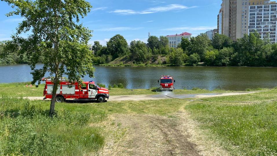В Екатеринбурге прошла новая волна пожаров. Сгорел известный долгострой 1 В Екатеринбурге прошла новая волна пожаров. Сгорел известный долгострой 1