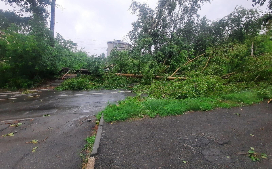 Уктус. Перекрёсток переулок Короткий-Кварцевая перегорожен. Уктус. Перекрёсток переулок Короткий-Кварцевая перегорожен.