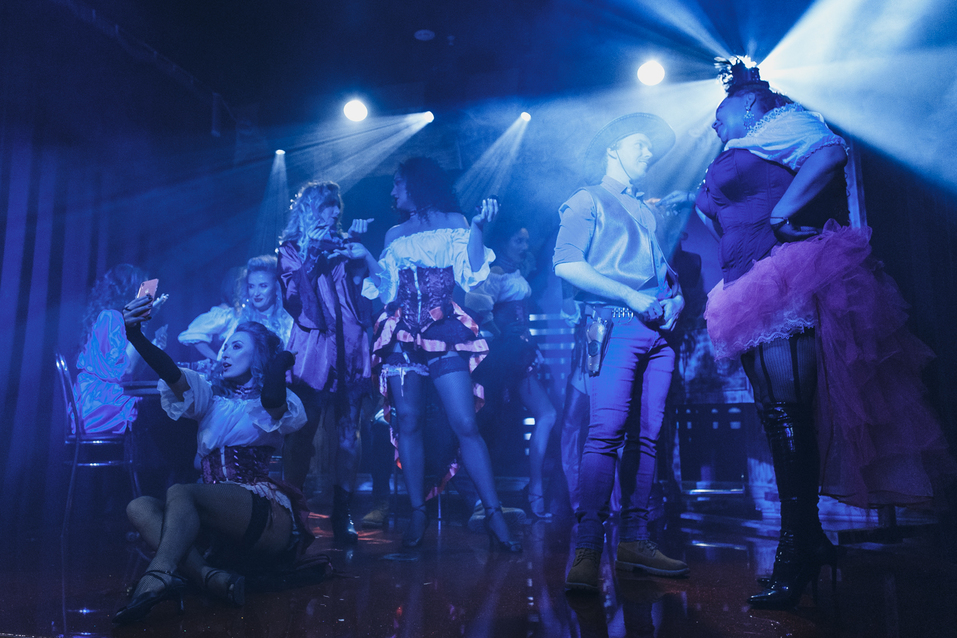 Новое шоу в стиле WESTERN: кабаре Show Girls приглашает на weekend 1 Новое шоу в стиле WESTERN: кабаре Show Girls приглашает на weekend 1