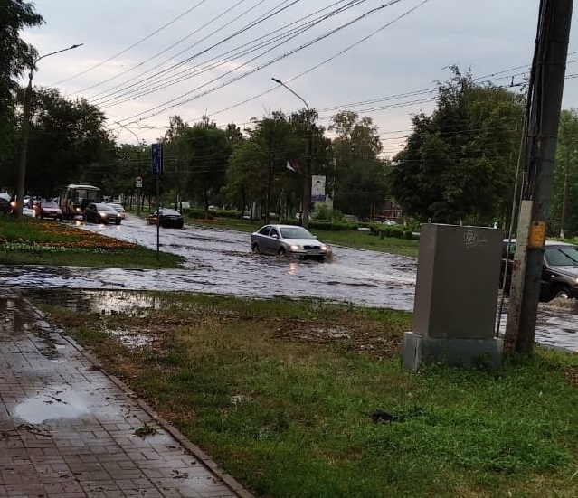 Из-за урагана повреждены автомобили. Куда обращаться и кто должен оплатить ремонт? 1 Из-за урагана повреждены автомобили. Куда обращаться и кто должен оплатить ремонт? 1