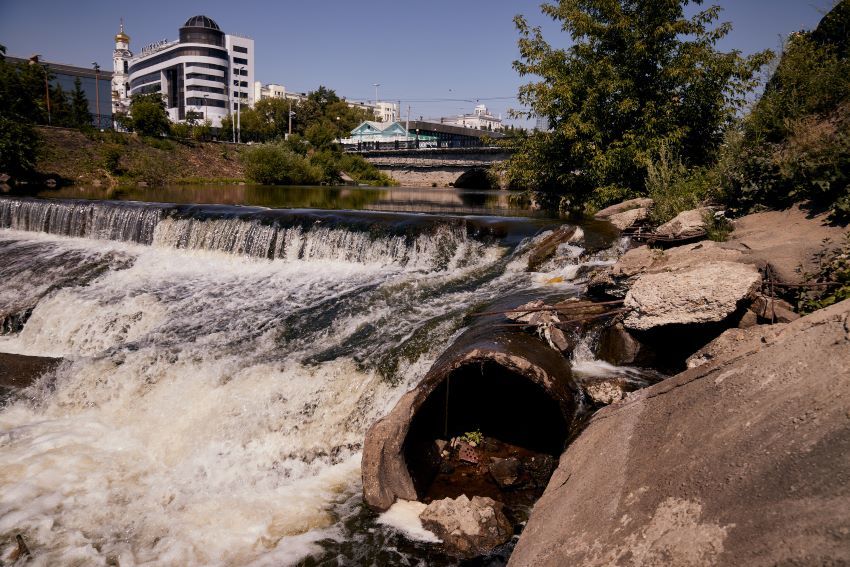 Набережная ул. Малышева Набережная ул. Малышева