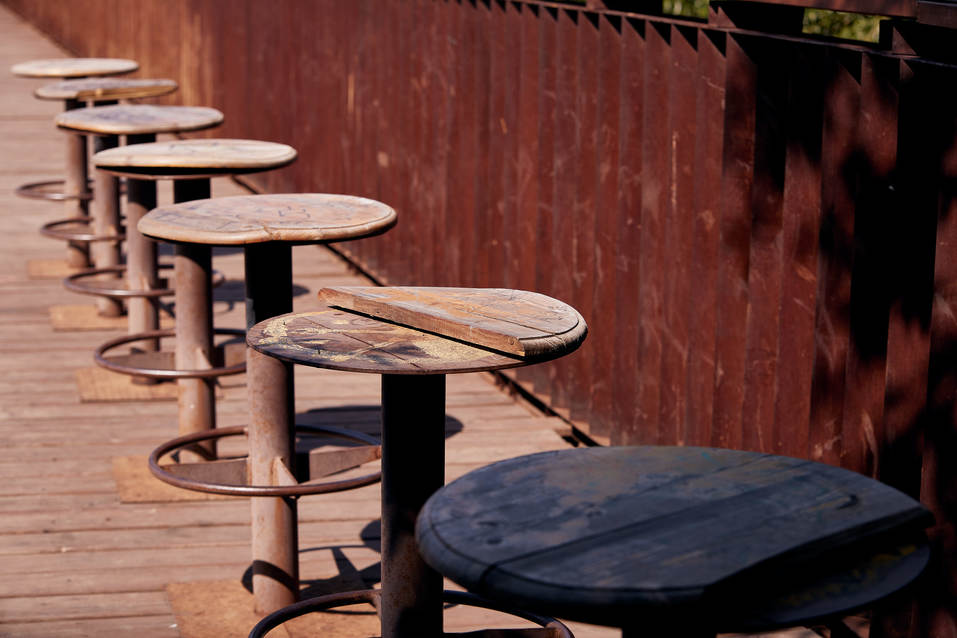 Стульчики на мосту Стульчики на мосту