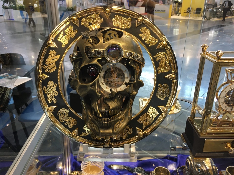 Челябинский завод «Молния» представил на «Иннопром-2021» часы за 1 млн рублей 1 Челябинский завод «Молния» представил на «Иннопром-2021» часы за 1 млн рублей 1