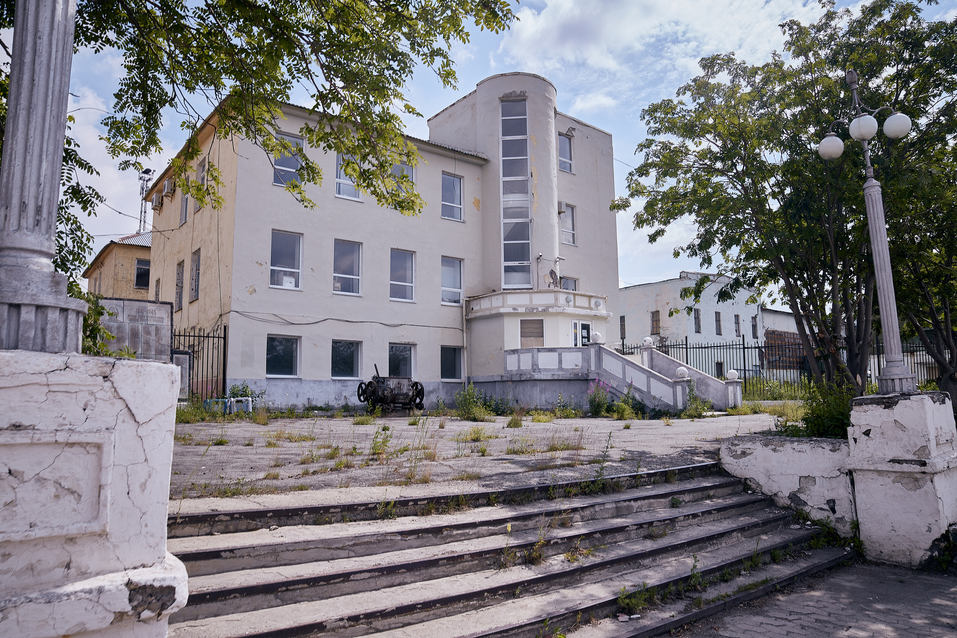 Бывший административный корпус может сдать офисным зданием Бывший административный корпус может сдать офисным зданием