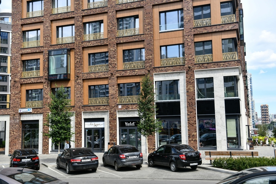 Строгие фасады жилого комплекса, выходящие на улицу Радищева Строгие фасады жилого комплекса, выходящие на улицу Радищева