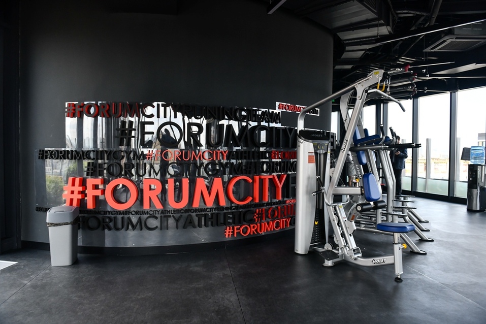 Оборудовать тренажерный зал помогали профессиональные инструкторы Оборудовать тренажерный зал помогали профессиональные инструкторы