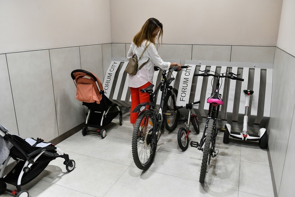 В колясочной есть удобная парковка для велосипедов В колясочной есть удобная парковка для велосипедов