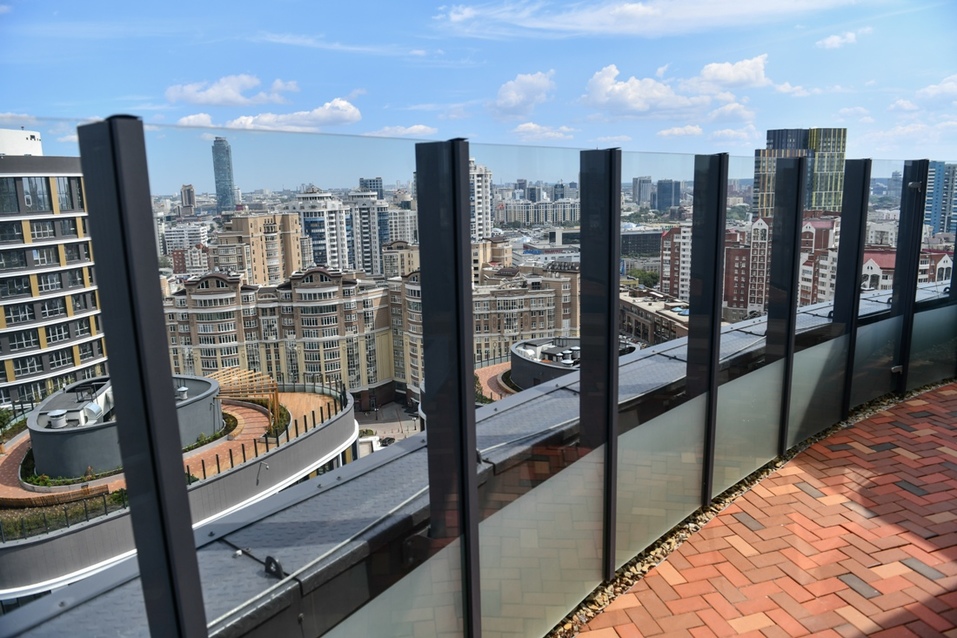 Защитные стекла на кровлях спасают даже от самого сильного ветра Защитные стекла на кровлях спасают даже от самого сильного ветра