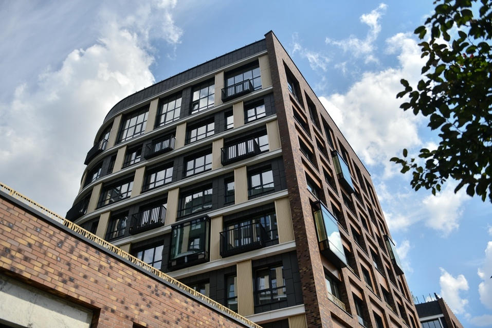 Девять башен Forum City соседствуют с ЖК «Тихвин» Девять башен Forum City соседствуют с ЖК «Тихвин»