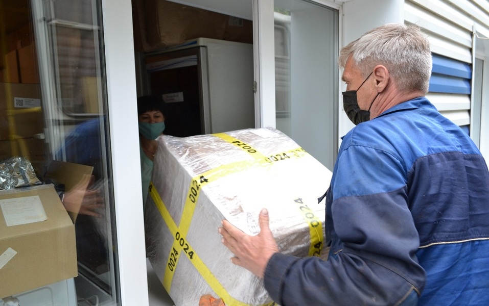 Передача защитных средств медикам Передача защитных средств медикам