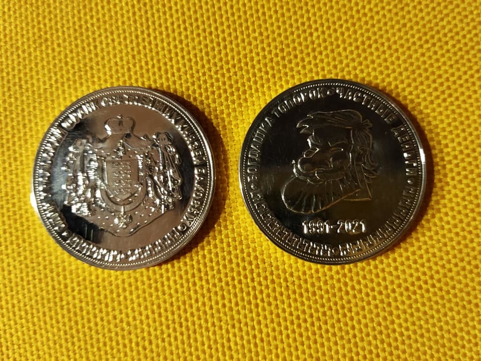 Серебряный уральский франк. Фото: страница Антона Бакова в Facebook Серебряный уральский франк. Фото: страница Антона Бакова в Facebook