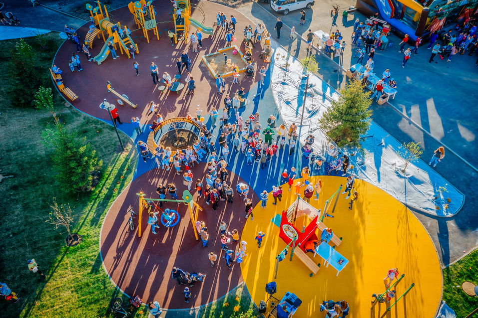 Алексей Петров: «Мы строим жилье по новым правилам»
4 Алексей Петров: «Мы строим жилье по новым правилам»
4