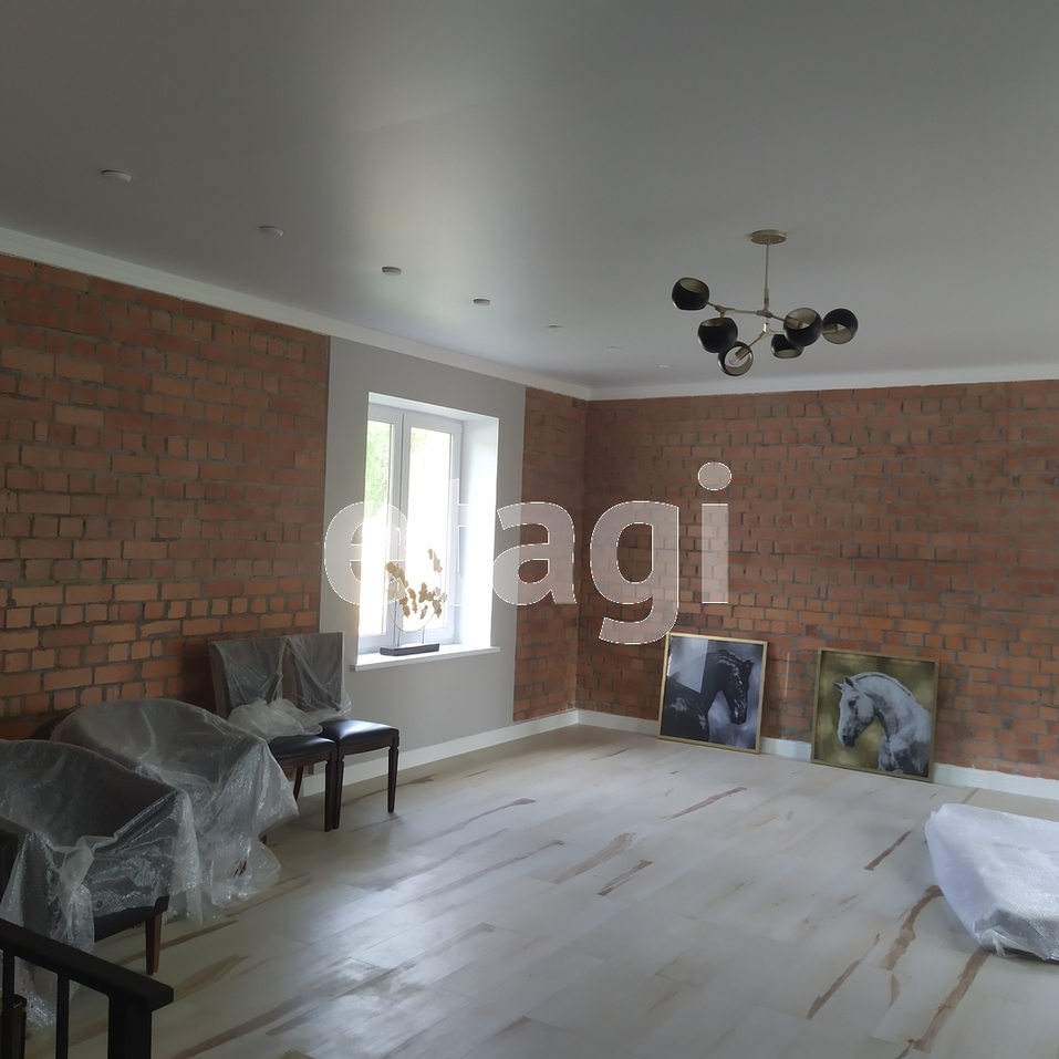 Как отмечают авторы объявления, на территории поселка есть озеро с пляжем Как отмечают авторы объявления, на территории поселка есть озеро с пляжем