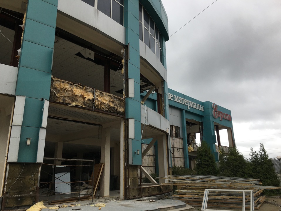 Весной 2021 года контракт, судя по информации портала Госзакупок, был расторгнут, однако снос все равно начался Весной 2021 года контракт, судя по информации портала Госзакупок, был расторгнут, однако снос все равно начался