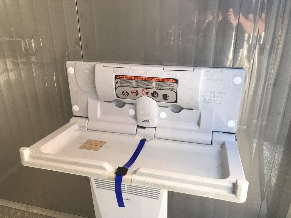 В центре Челябинска установили туалет, который стоит, как двухкомнатная квартира 2 В центре Челябинска установили туалет, который стоит, как двухкомнатная квартира 2