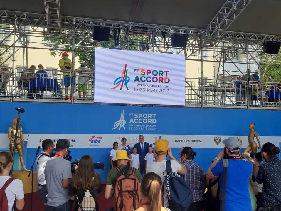 На площади 1905 года атмосферно: деревья в кадках, фотозоны, мастер-классы. Фоторепортаж 4 На площади 1905 года атмосферно: деревья в кадках, фотозоны, мастер-классы. Фоторепортаж 4