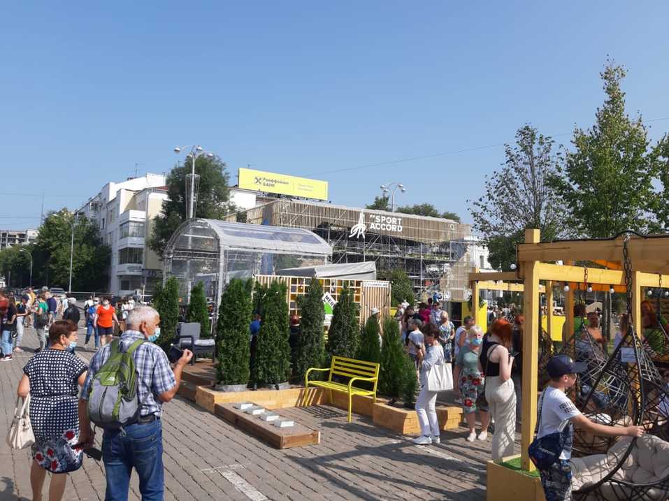 На площади 1905 года атмосферно: деревья в кадках, фотозоны, мастер-классы. Фоторепортаж 8 На площади 1905 года атмосферно: деревья в кадках, фотозоны, мастер-классы. Фоторепортаж 8