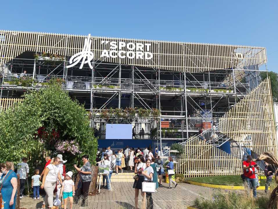 На площади 1905 года атмосферно: деревья в кадках, фотозоны, мастер-классы. Фоторепортаж 2 На площади 1905 года атмосферно: деревья в кадках, фотозоны, мастер-классы. Фоторепортаж 2