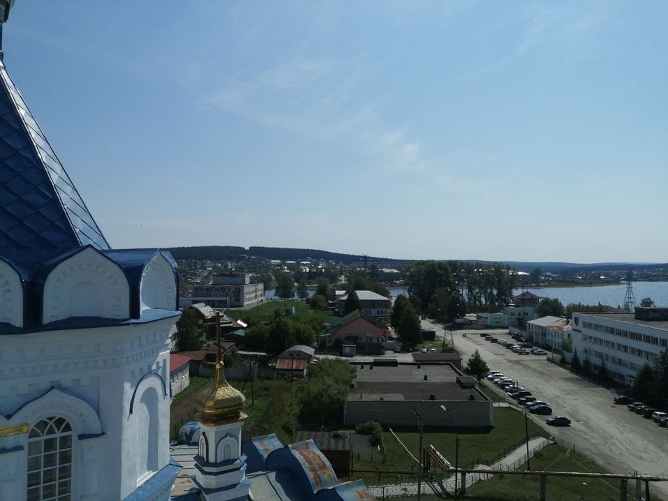 Валентин Зимин на колокольне местной церкви Валентин Зимин на колокольне местной церкви