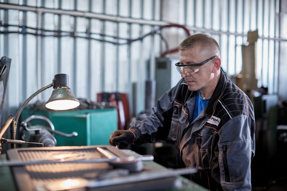 В арсенале компании как советские станки, так и современные зарубежные В арсенале компании как советские станки, так и современные зарубежные
