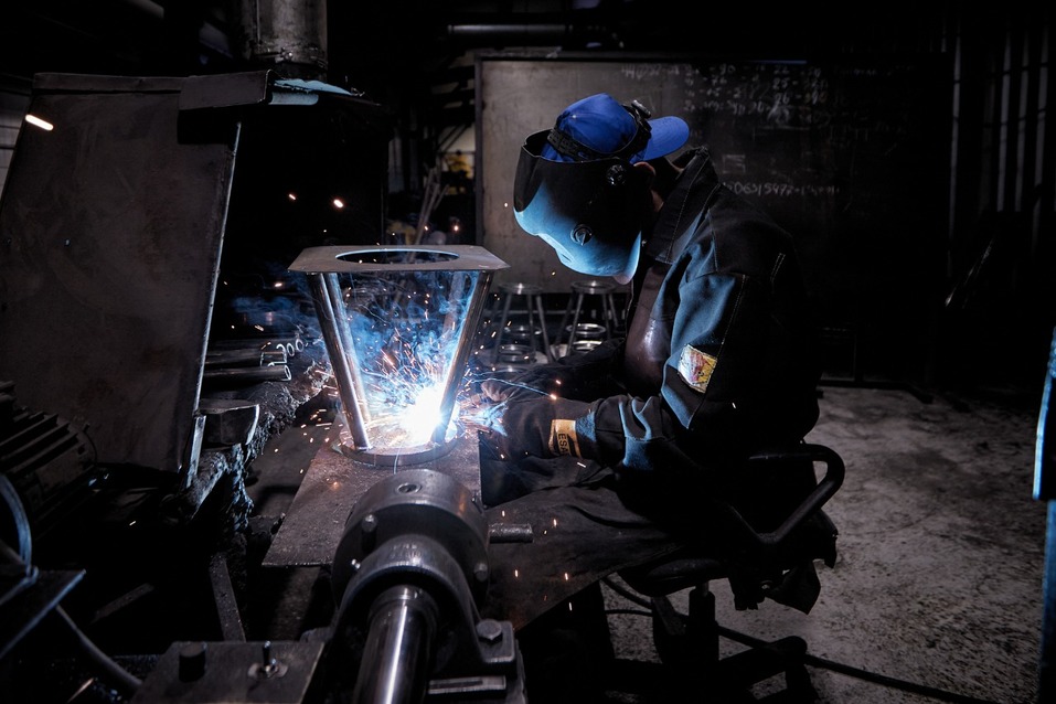 В арсенале компании как советские станки, так и современные зарубежные В арсенале компании как советские станки, так и современные зарубежные