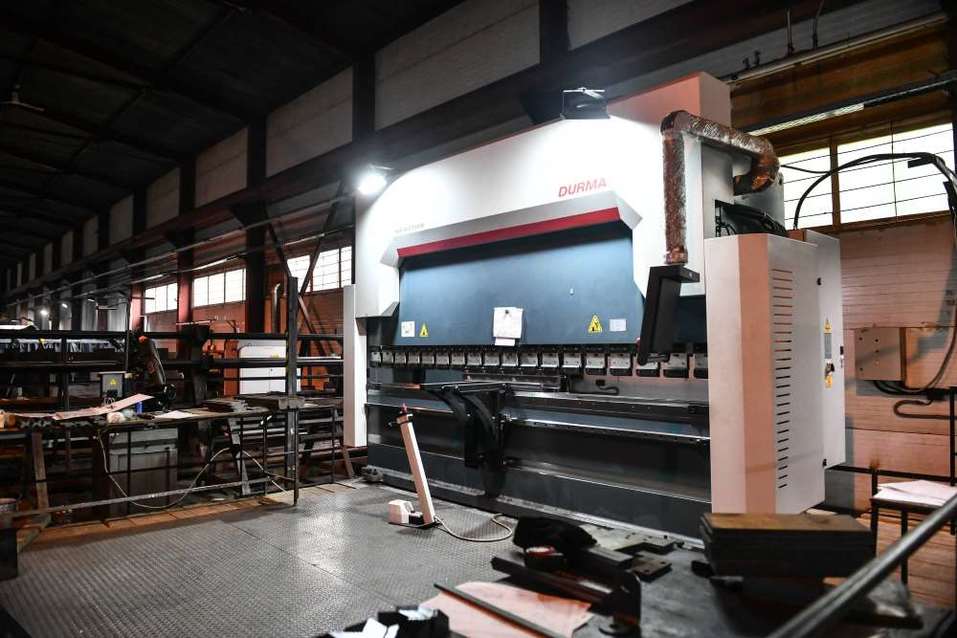 Новый станок на заводе Новый станок на заводе