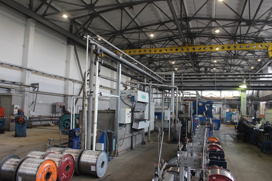 В первом цехе БКЗ изготавливают полуфабиркат для кабеля В первом цехе БКЗ изготавливают полуфабиркат для кабеля