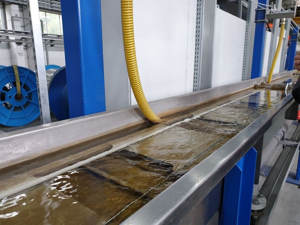 Во втором цехе из полуфабриката делают кабель Во втором цехе из полуфабриката делают кабель