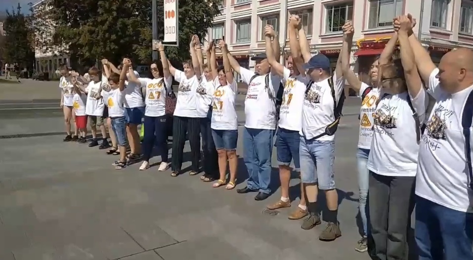 «7 лет позора Смарт Сити». Обманутые дольщики ЖК «Новинки Smart City» устроили флешмоб 1 «7 лет позора Смарт Сити». Обманутые дольщики ЖК «Новинки Smart City» устроили флешмоб 1