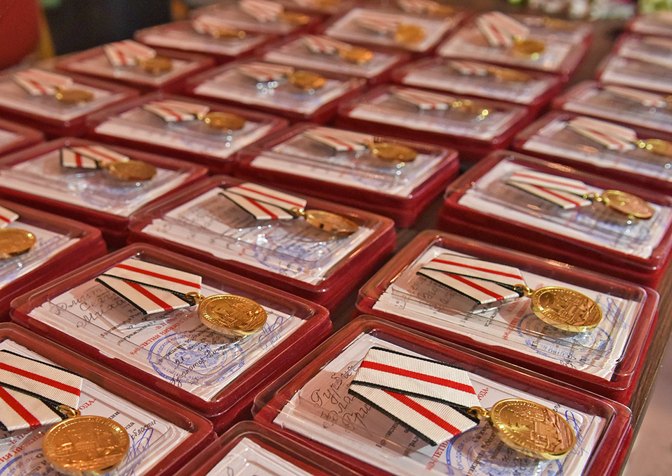 Генеральный директор АО «АПЗ» награжден медалью «В память 800-летия Нижнего Новгорода» 1 Генеральный директор АО «АПЗ» награжден медалью «В память 800-летия Нижнего Новгорода» 1