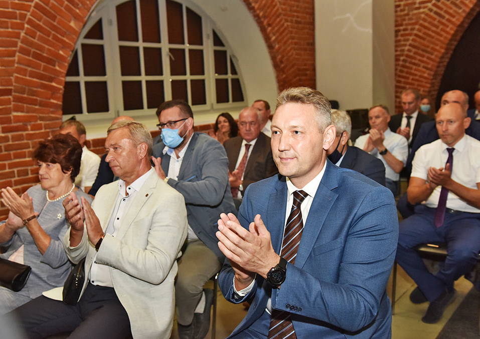 Генеральный директор АО «АПЗ» награжден медалью «В память 800-летия Нижнего Новгорода» 2 Генеральный директор АО «АПЗ» награжден медалью «В память 800-летия Нижнего Новгорода» 2