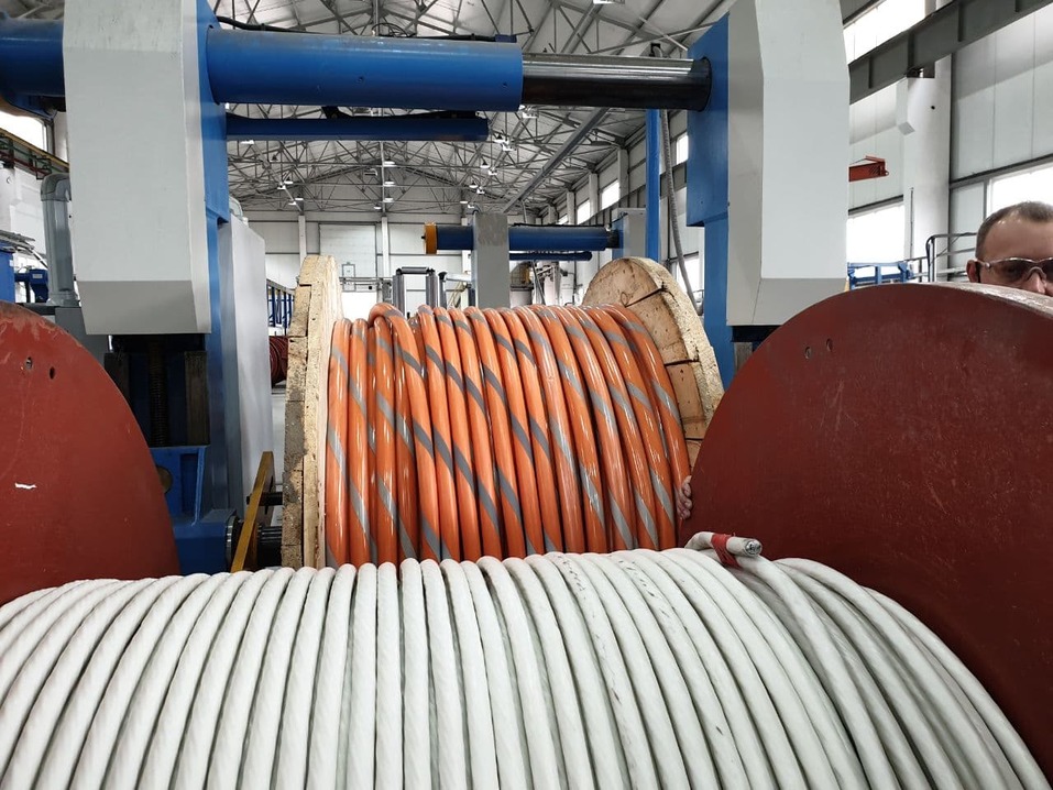 Кабель со светоотражающей изоляцией Кабель со светоотражающей изоляцией